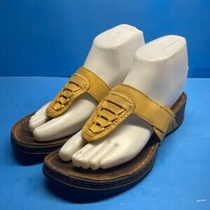 Clarks Sandals Womens 6 M Thong Yellow Leather Slip On Wedge Cork Toe Post